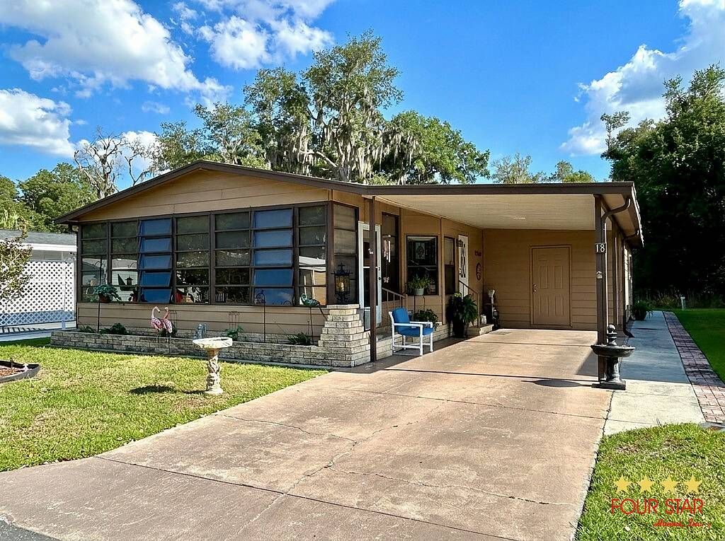 Photo of 18 Conquistador St, Leesburg, FL 34748 (MLS # 11776186)