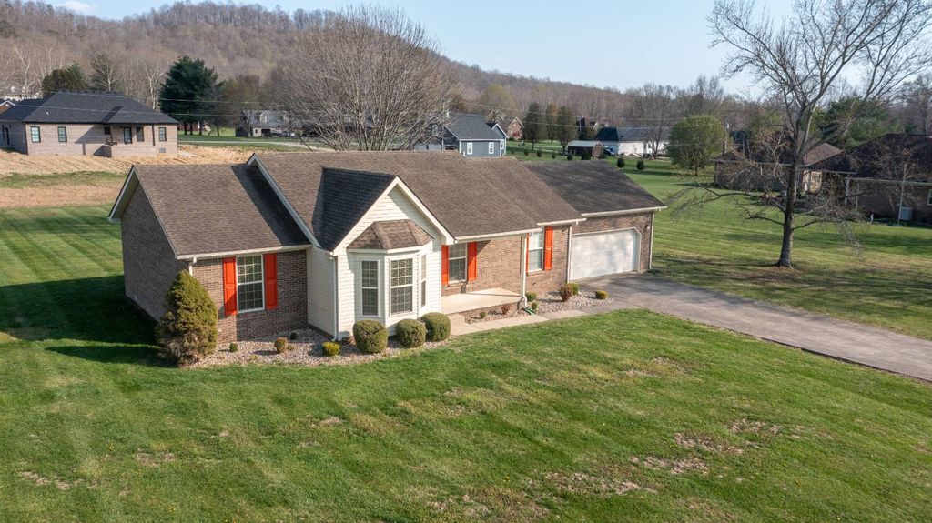 Photo of 64 falcon crest Dr, lebanon, KY 40033 (MLS # 11682639)