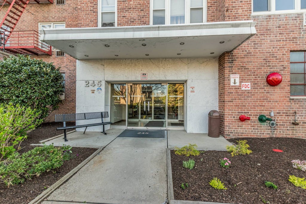 Photo of 245 Rumsey Road #8T, Yonkers, NY 10701 (MLS # 11929697)