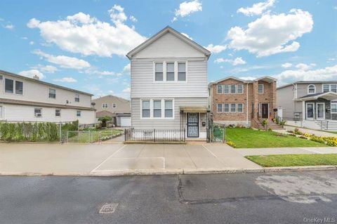 Photo of 22610 147th Ave, Springfield Gardens, NY 11413 (MLS # 11667837)