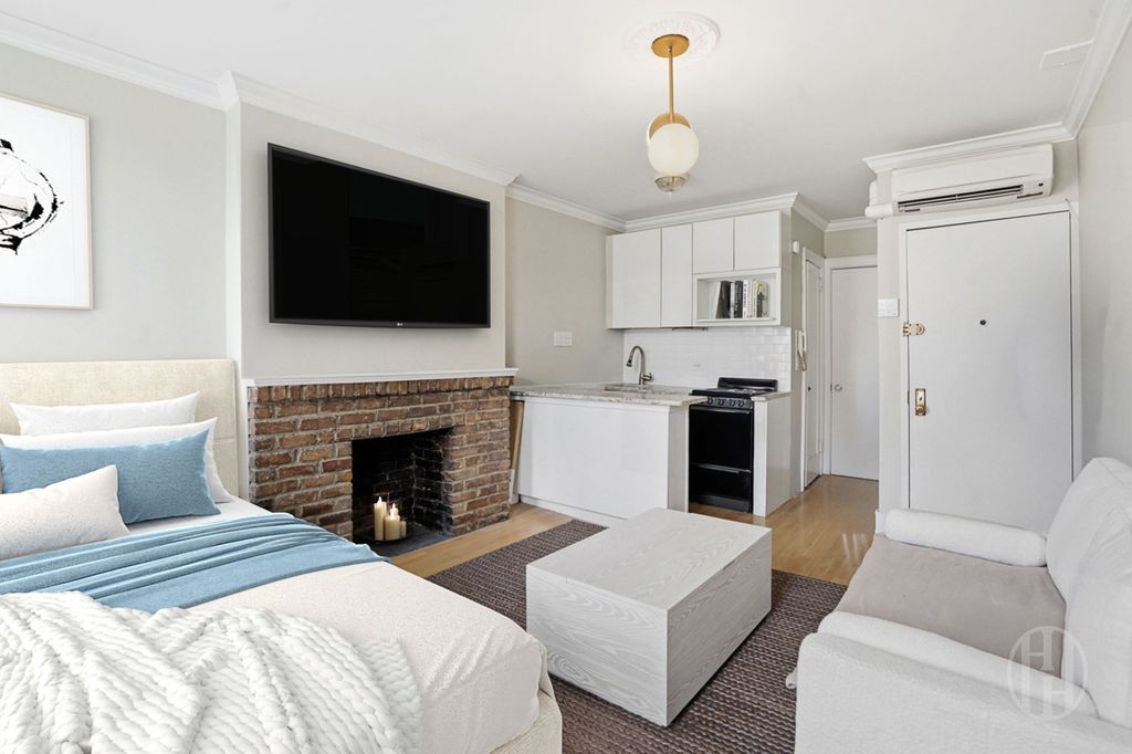 Photo of 354 West 12th Street #4D, New York, NY 10014 (MLS # 11741822)