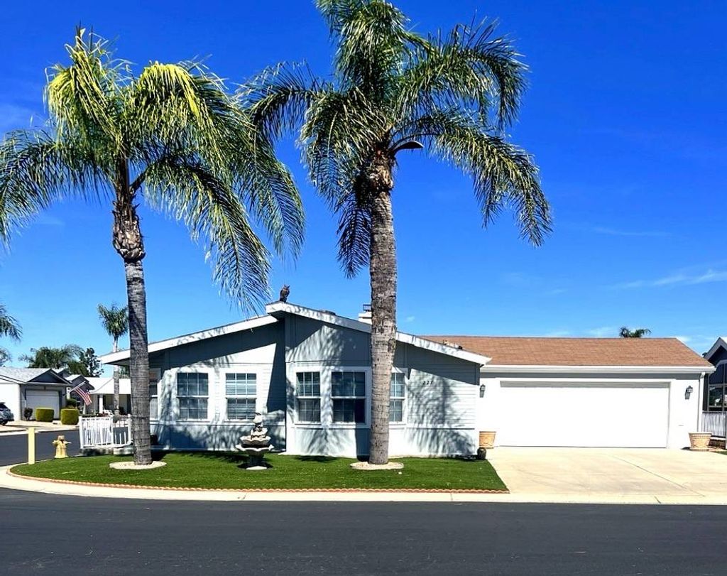 Photo of 1250 N Kirby St #227, HEMET, CA 92545 (MLS # 11677375)
