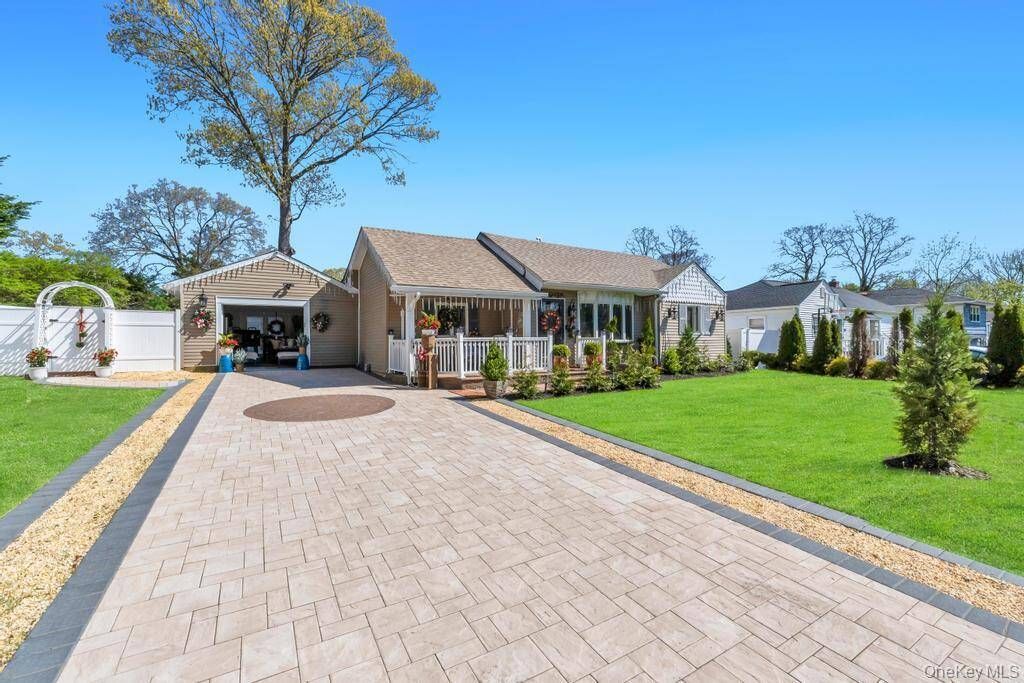 Photo of 25 Snyder Street, Patchogue, NY 11772 (MLS # 11775817)