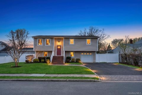 Photo of 794 Sayville Avenue, Bohemia, NY 11716 (MLS # 11726812)