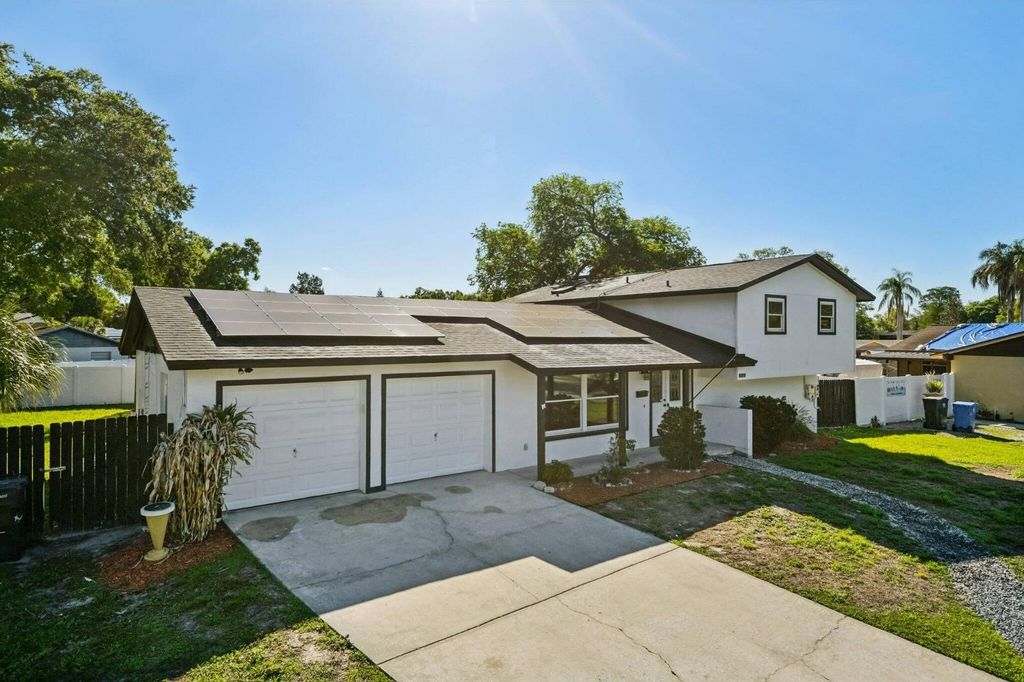 Photo of 7111 Gateway Ct, Tampa, FL 33615 (MLS # 11679659)