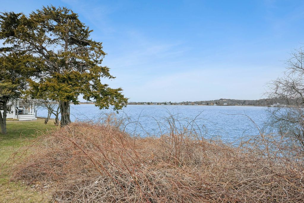 Photo of 10 South Elliot Place, Montauk, NY 11954 (MLS # 11678283)