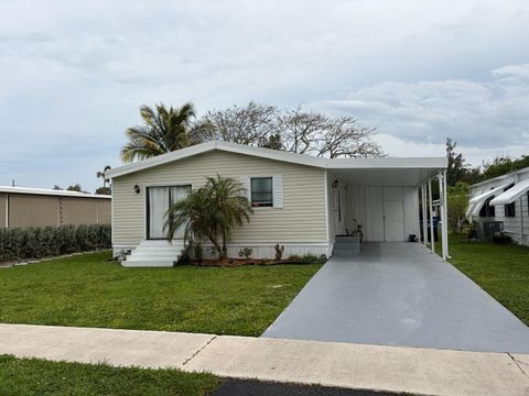 Photo of 11322 Sw 13th Street, Davie, FL 33325 (MLS # 11777883)