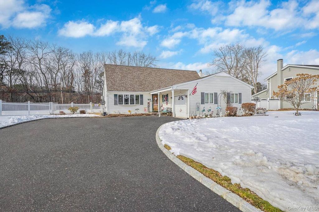Photo of 158 Spiral Road, Holtsville, NY 11742 (MLS # 11655585)