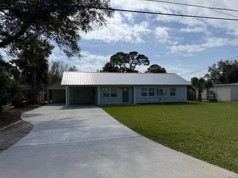 Photo of 605 Edgewater Dr, Pensacola, FL 32507 (MLS # 11738178)