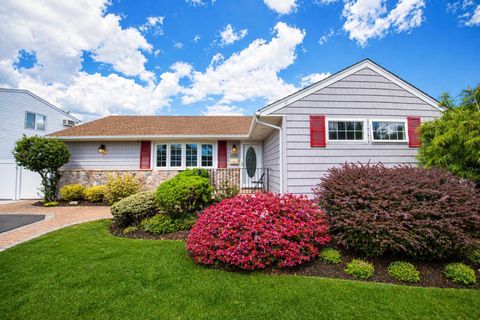 Photo of 65 Cheshire Road, Bethpage, NY 11714 (MLS # 11716589)