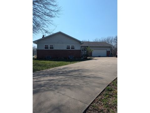 Photo of 20 Locust Ln, Emporia, KS 66801 (MLS # 11738982)