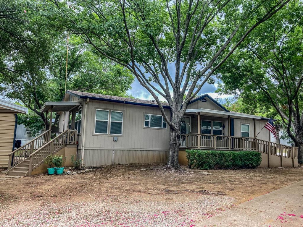 Photo of 5723 Ensign Dr E Dr, Fort Worth, TX 76119 (MLS # 11621684)