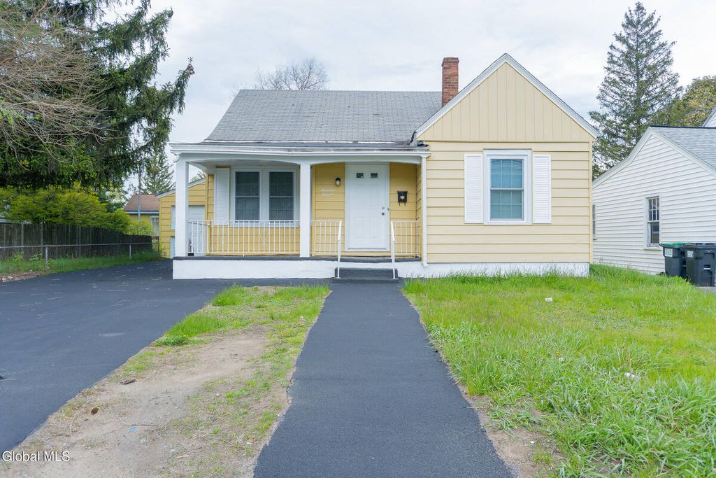 Photo of 1311 Curry Road, Rotterdam, NY 12306 (MLS # 11743158)