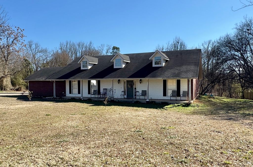 Photo of 405 Airport Rd, Broken Bow, OK 74728 (MLS # 11654165)