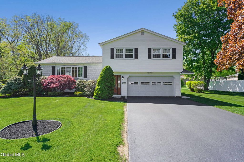 Photo of 4 Country Fair Lane, Glenville, NY 12302 (MLS # 11776421)