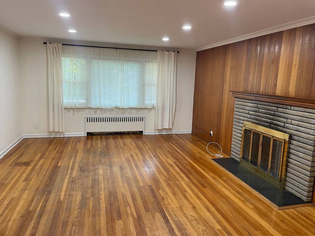 Photo of 75 Elm Ave, Glen Cove, NY 11542 (MLS # 11619590)