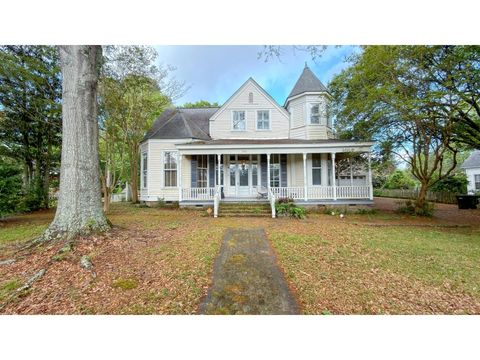 Photo of 714 3rd St, Mccomb, MS 39648 (MLS # 11687106)