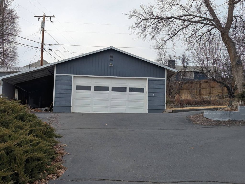 Photo of 104 N Hilltop Ave, Hines, OR 97738 (MLS # 11654646)