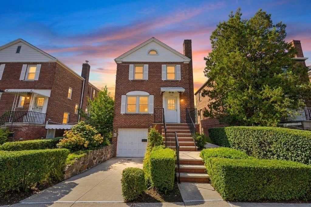 Photo of 1845 Hering Ave, Bronx, NY 10461 (MLS # 12008766)