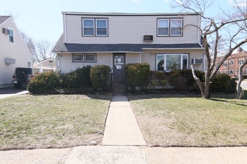 Photo of 4 Sheridan St, Valley Stream, NY 11580 (MLS # 11678328)
