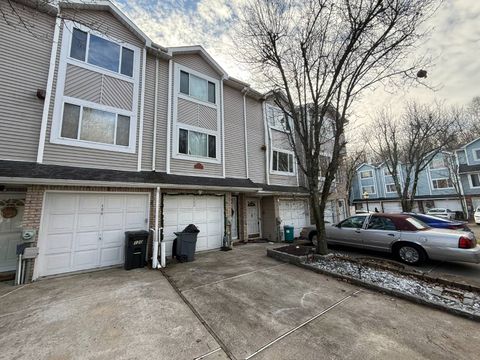 Photo of 124 Pembroke Loop, Staten Island, NY 10309 (MLS # 11632516)