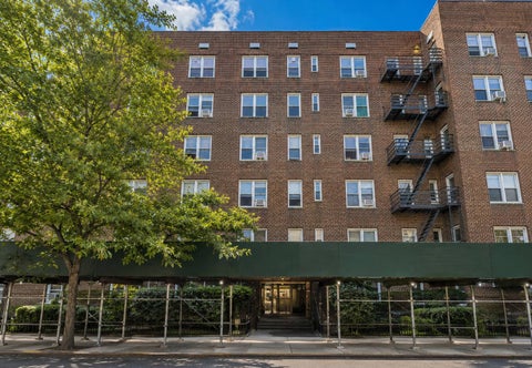 Photo of 4240 Bowne St #5H, Flushing, NY 11355 (MLS # 11866541)