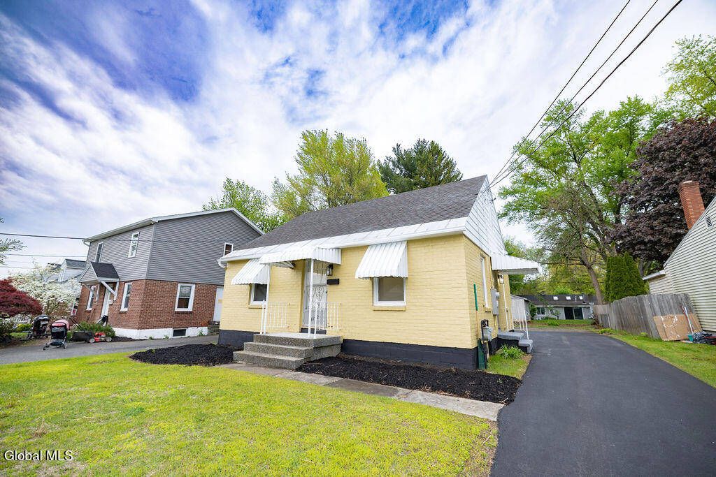 Photo of 1782 Fiero Avenue, Rotterdam, NY 12303 (MLS # 11775639)