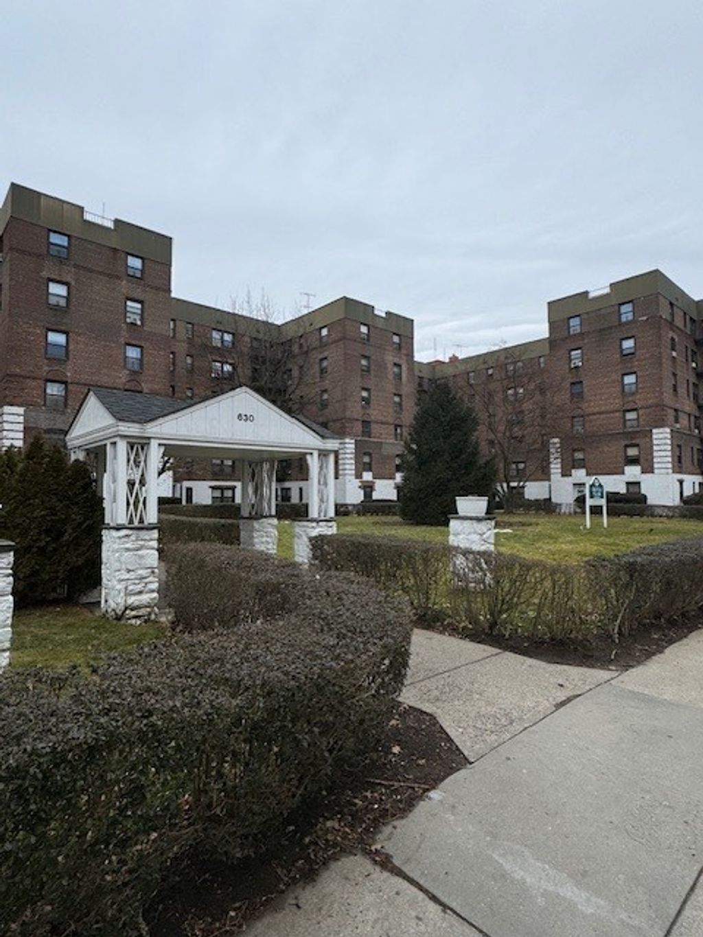 Photo of 625 Gramatan Ave #5M, Mt Vernon, NY 10552 (MLS # 11652516)