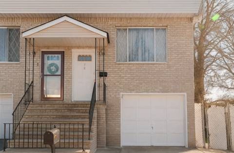 Photo of 78 Forest Street, Staten Island, NY 10314 (MLS # 11664974)