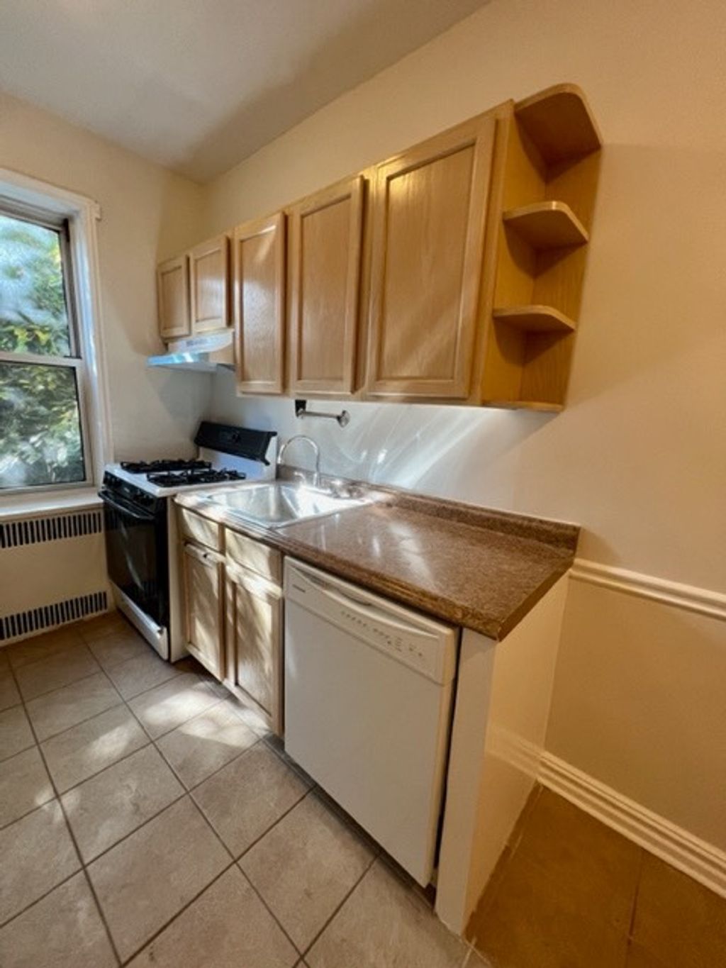 Photo of 824 Palmer Rd #2F, Yonkers, NY 10708 (MLS # 11681157)