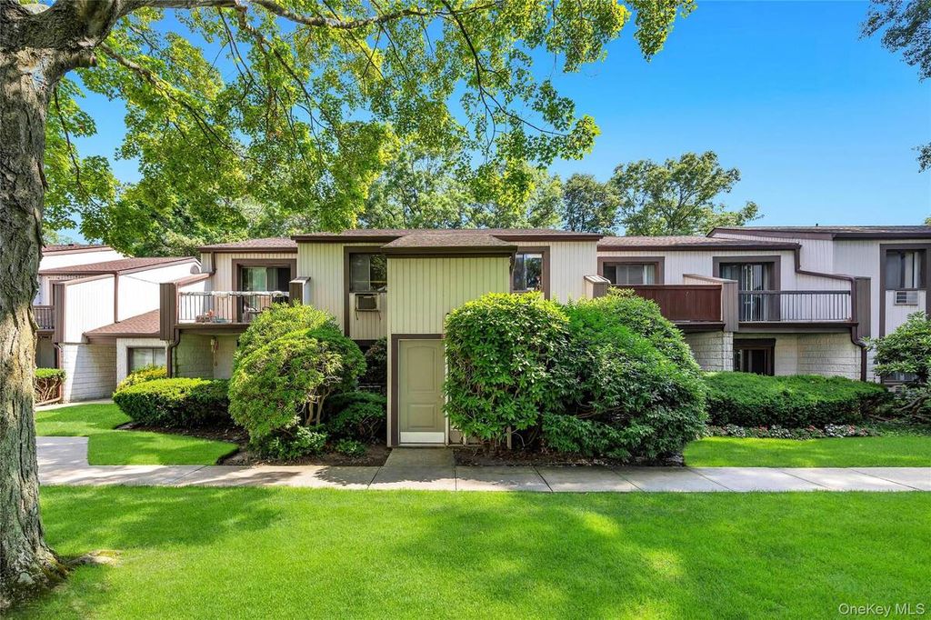 Photo of 31 Richmond Boulevard #1B, Ronkonkoma, NY 11779 (MLS # 11866333)
