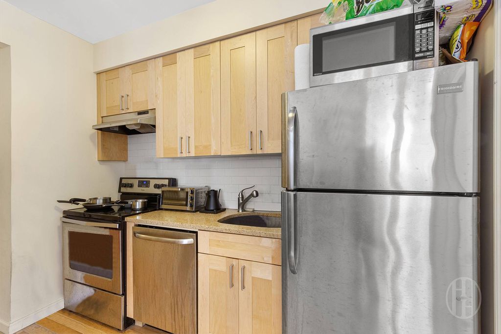 Photo of 200 East 35th Street #TOWNHOUSE, New York, NY 10016 (MLS # 11832860)