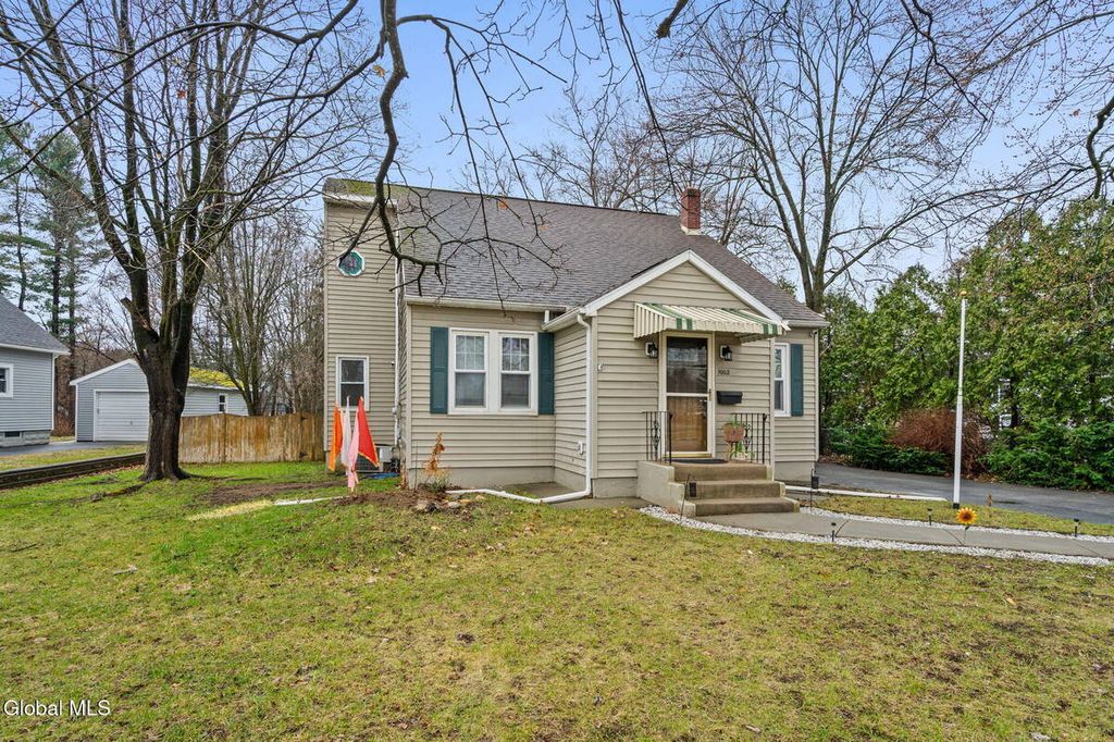 Photo of 1002 Fort Hunter Road, Rotterdam, NY 12303 (MLS # 11684426)