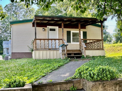 Photo of 106 N. Market Street, Mount Carmel, IL 62863 (MLS # 11817010)