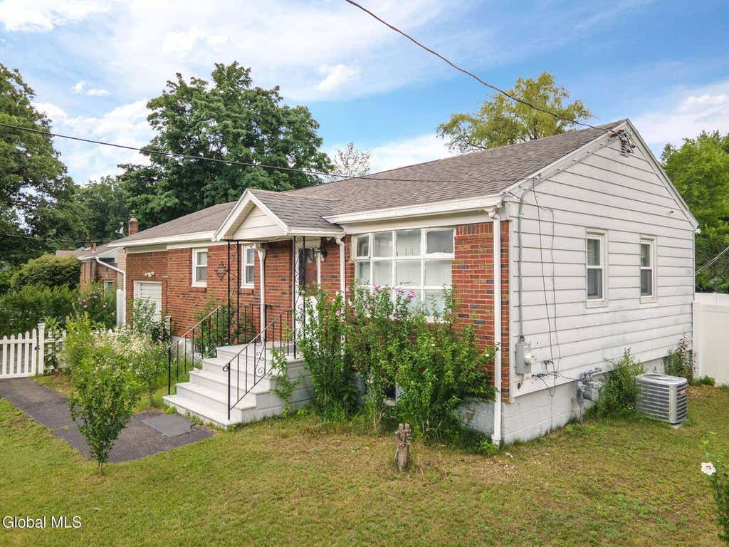 Photo of 3257 McDonald Avenue, Schenectady, NY 12304 (MLS # 11922275)