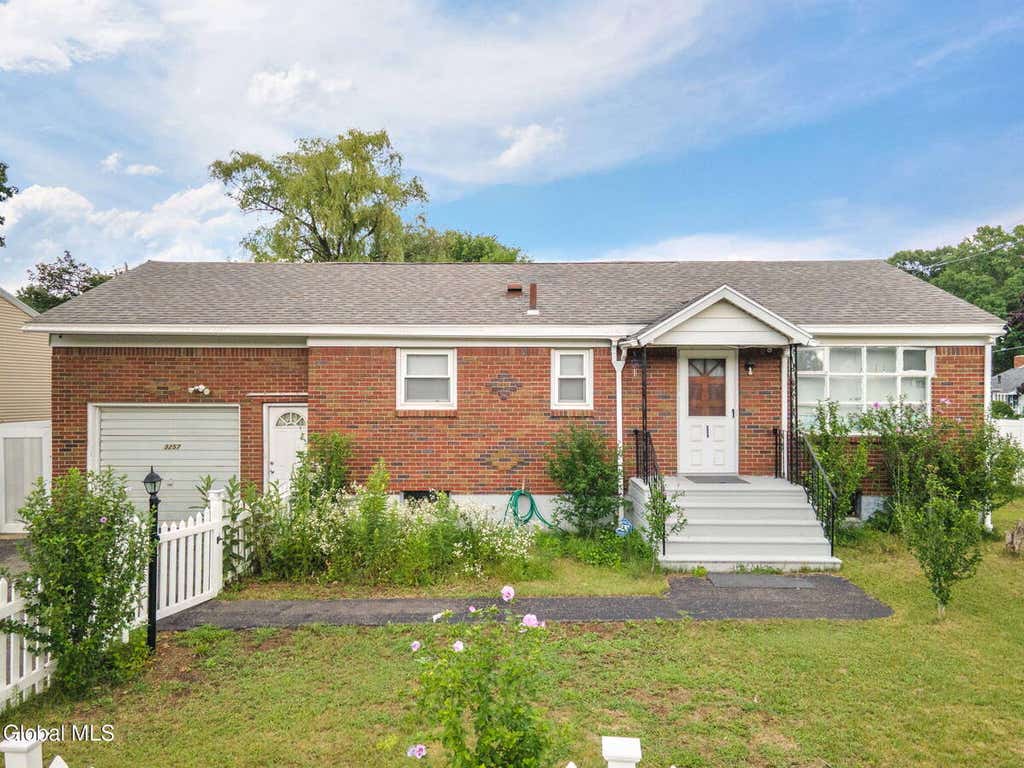 Photo of 3257 McDonald Avenue, Schenectady, NY 12304 (MLS # 11922275)