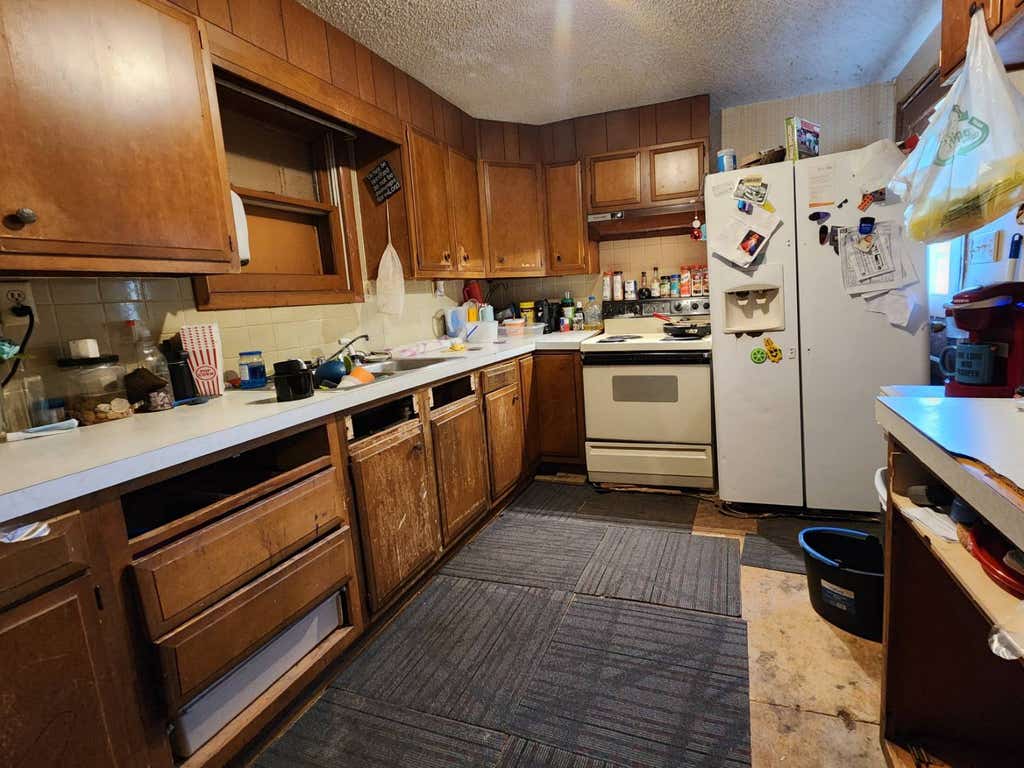 Photo of 801 W 11th ST, Harper, KS 67058 (MLS # 11940054)