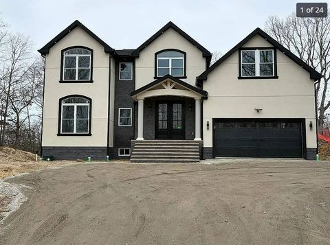 Photo of 11 Sunrise Pl, FARMINGVILLE, NY 11738 (MLS # 11624078)