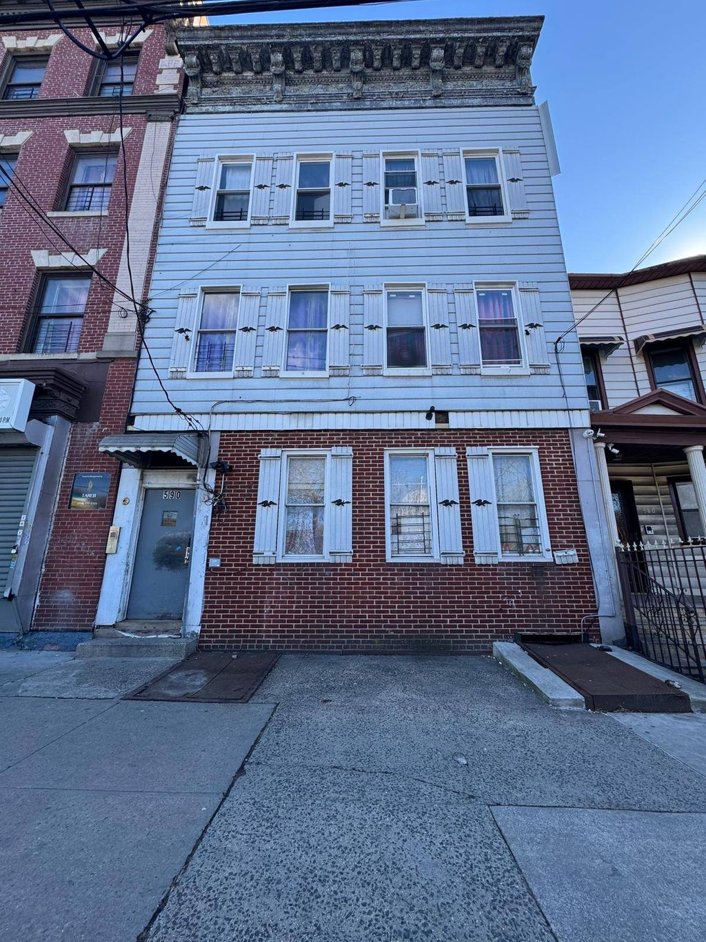 Photo of 590 Morris Park Avenue, Bronx, NY 10460 (MLS # 11622939)