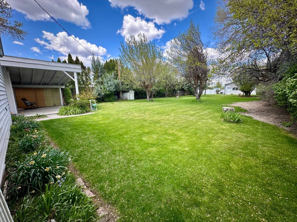 Photo of 718 Riverside Dr, Burns, OR 97720 (MLS # 11742763)