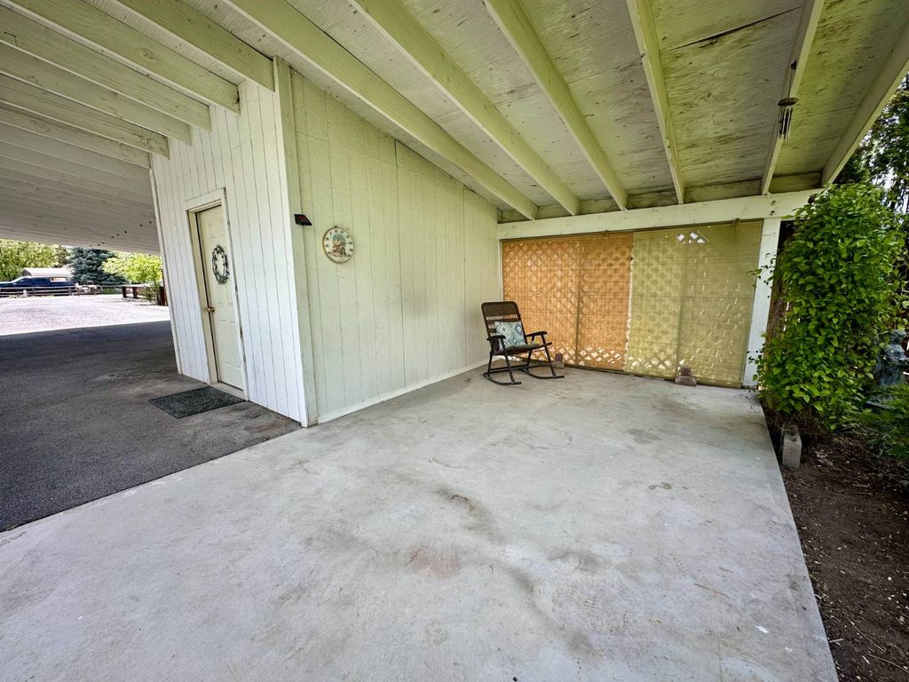 Photo of 718 Riverside Dr, Burns, OR 97720 (MLS # 11742763)