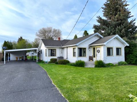 Photo of 718 Riverside Dr, Burns, OR 97720 (MLS # 11742763)