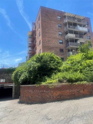 Photo of 671 Bronx River Road #4G, Yonkers, NY 10704 (MLS # 11855518)