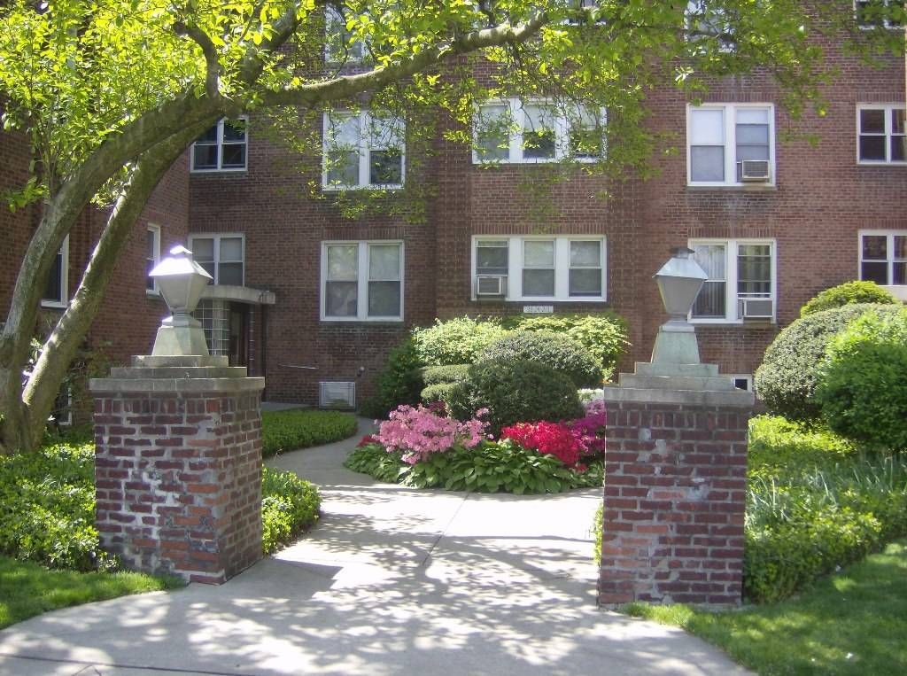 Photo of 3824 213th St, BAYSIDE, NY 11361 (MLS # 11575347)