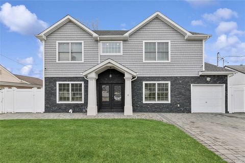 Photo of 5 Vernon Street, Plainview, NY 11803 (MLS # 11612275)