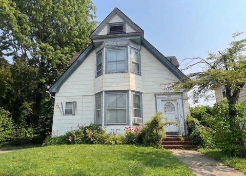 Photo of 220 Grant Ave, Mineola, NY 11501 (MLS # 11695103)
