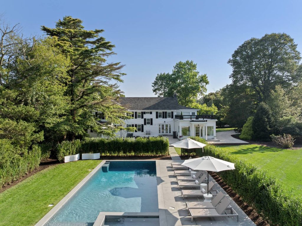 Photo of 15 otis Lane, Bellport Village, NY 11713 (MLS # 11562918)