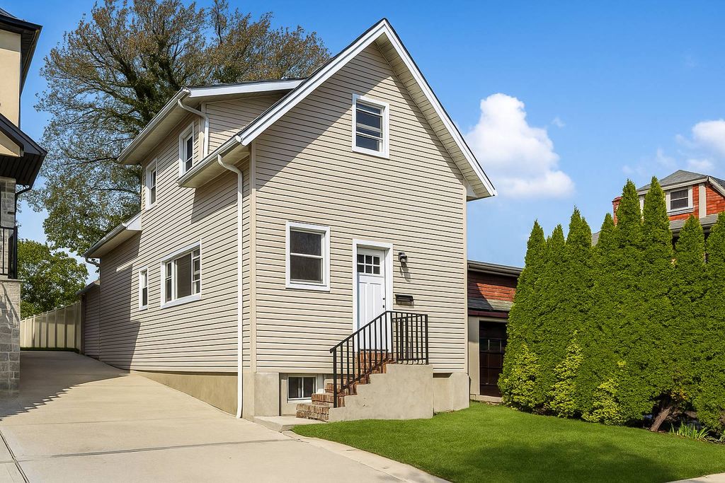 Photo of 9 Russell St, Staten Island, NY 10308 (MLS # 11602621)