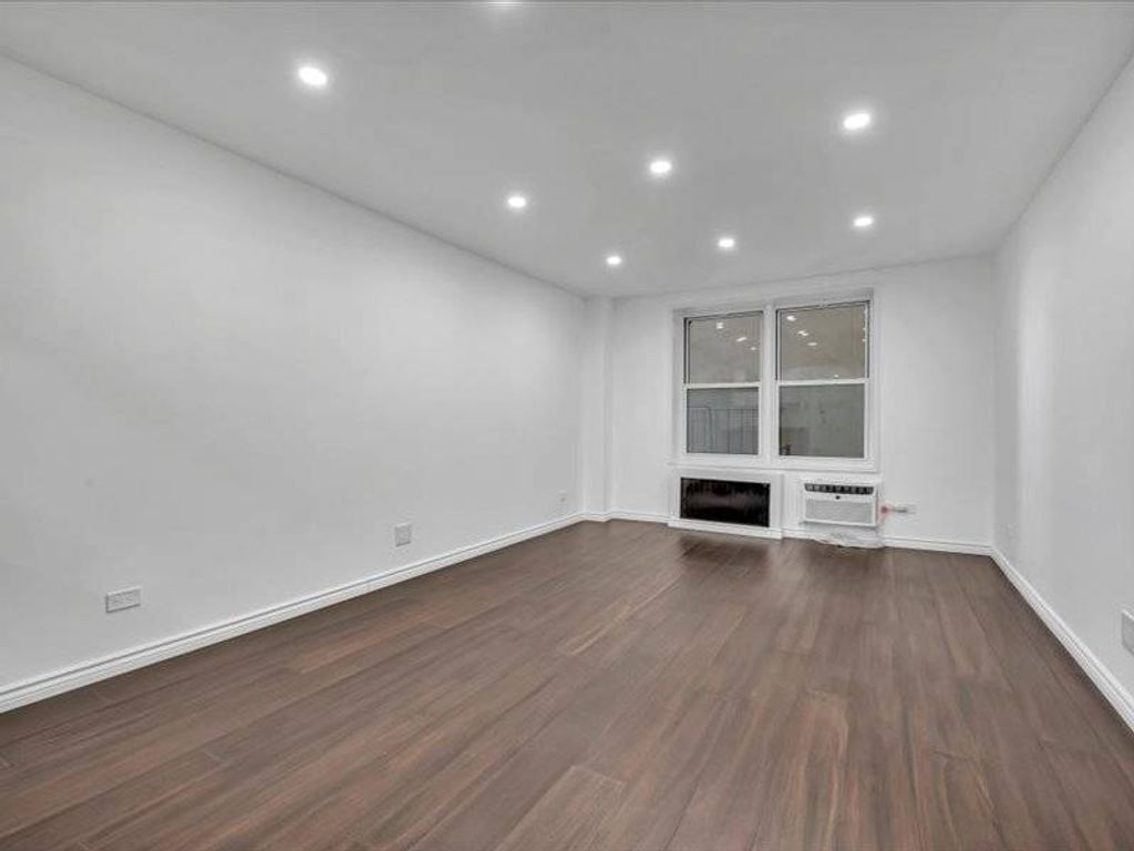 Photo of 2815 Ocean Parkway #2H, Brooklyn, NY 11235 (MLS # 11640403)