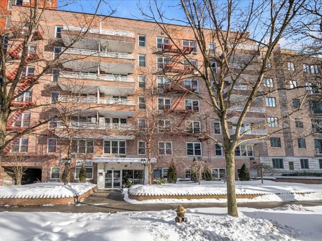 Photo of 2815 Ocean Parkway #2H, Brooklyn, NY 11235 (MLS # 11640403)